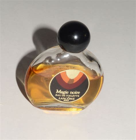 vintage magie noire perfume.